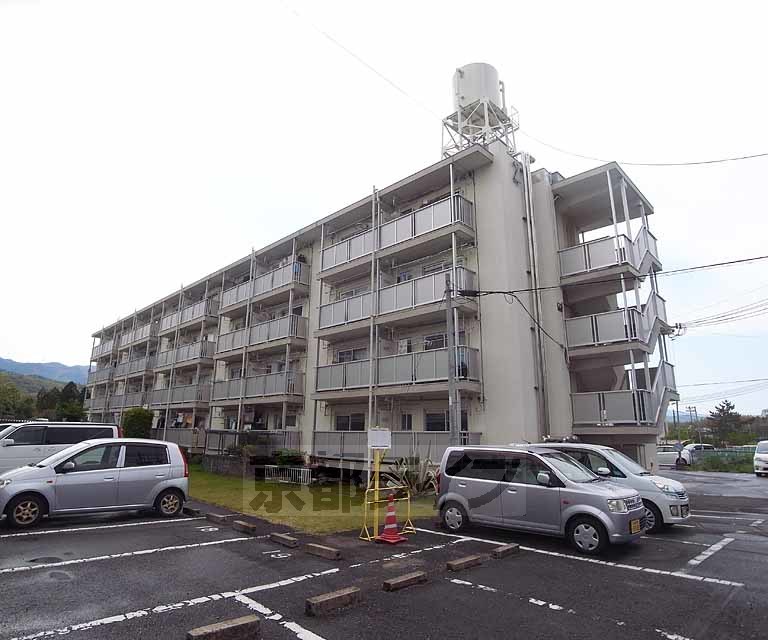 長岡京市粟生のマンションの建物外観