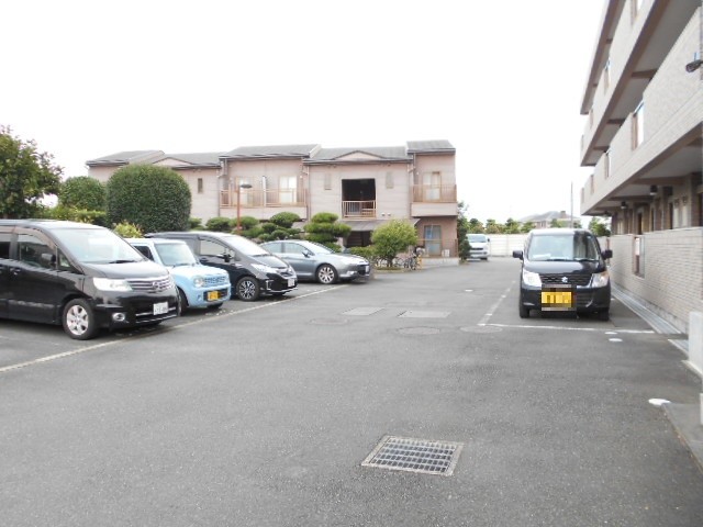 【浜松市浜名区小林のマンションの駐車場】