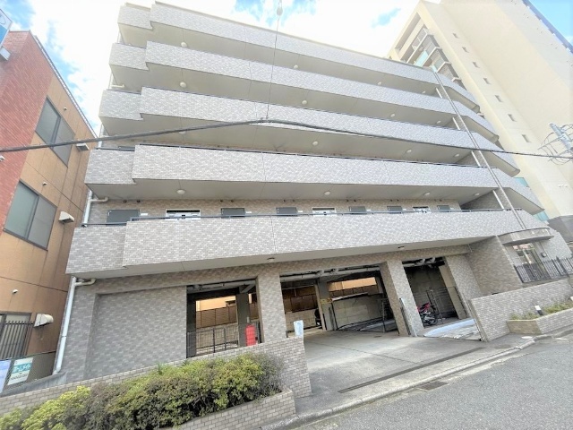 【新田町小川マンションの建物外観】