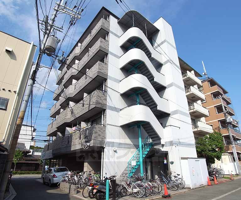 京都市左京区田中関田町のマンションの建物外観