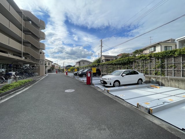 【ディアステージ高槻真上町の駐車場】