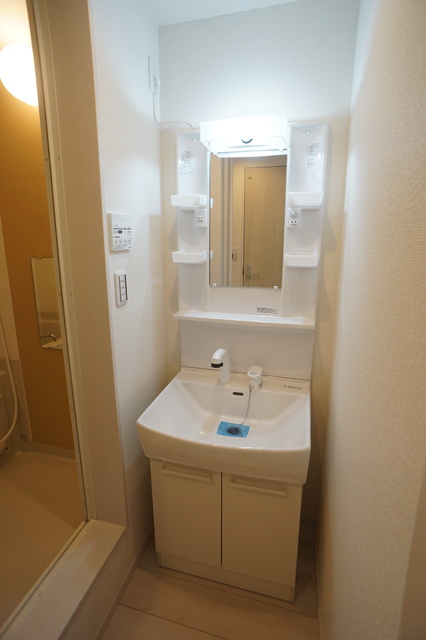 洗面設備　洗面台は人気の独立タイプ！毎日のお出かけ準備もラクラクです☆