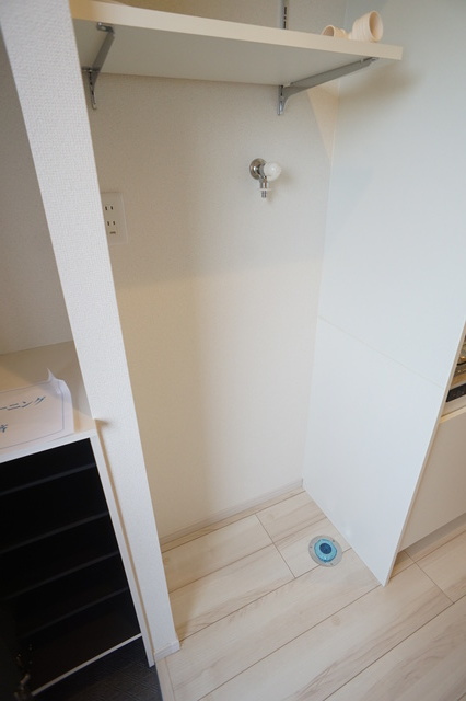 その他　洗濯機置き場は室内にあるので雨に濡れる心配はありません。