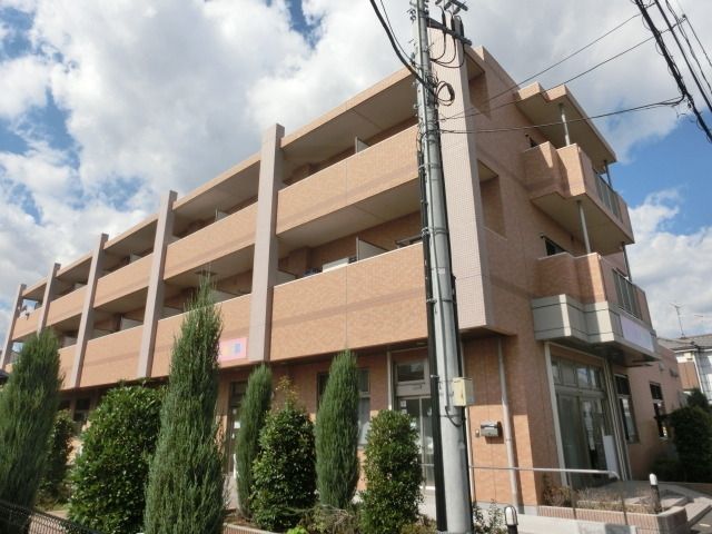 【足立区古千谷本町のマンションの建物外観】