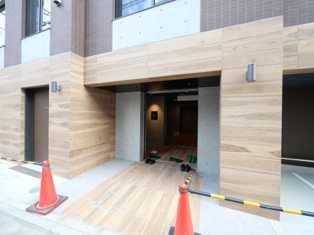 【コンポジット渋谷本町の建物外観】