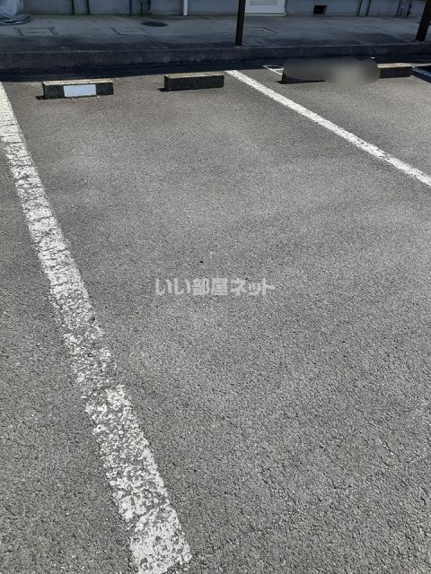 【四日市市大字茂福のアパートの駐車場】