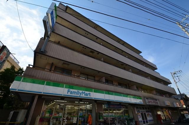 朝霞市膝折町のマンションの建物外観