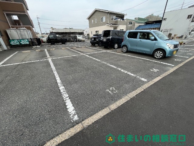 【岡崎市上佐々木町のマンションの駐車場】