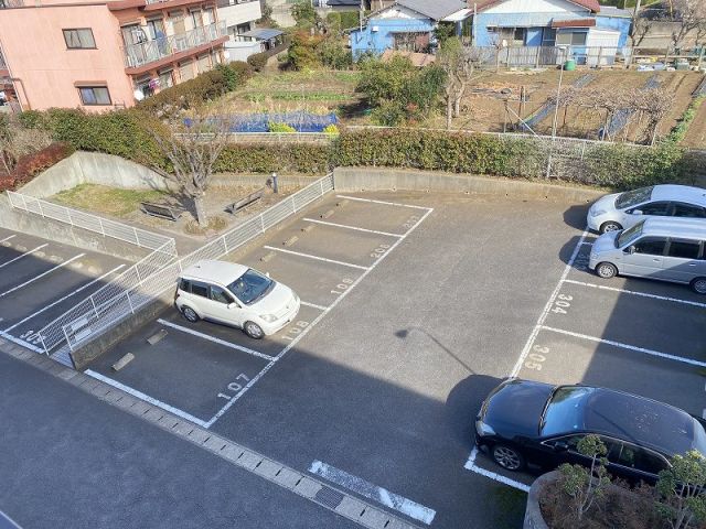 【千葉市中央区大巌寺町のマンションの駐車場】