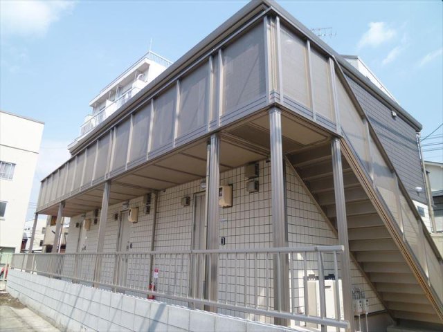 岡山市北区岡町のアパートの建物外観