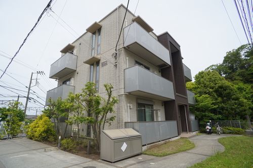 鎌倉市山ノ内のマンションの建物外観