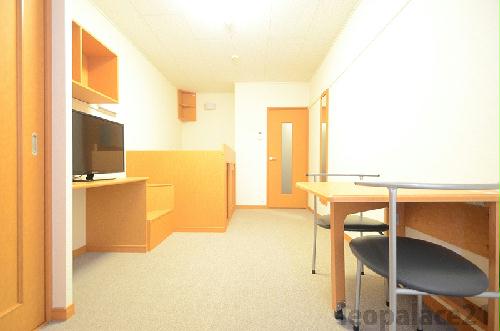 居室・リビング　家電・家具付きの部屋です。