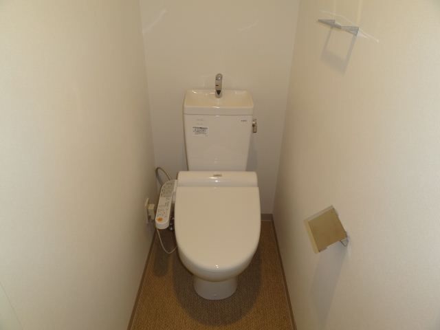 トイレ　ウォシュレット機能付き