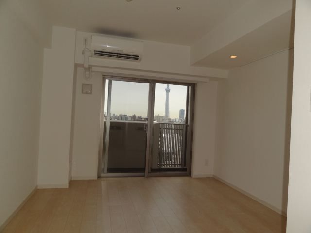 居室・リビング　８．１畳のフローリングのお部屋