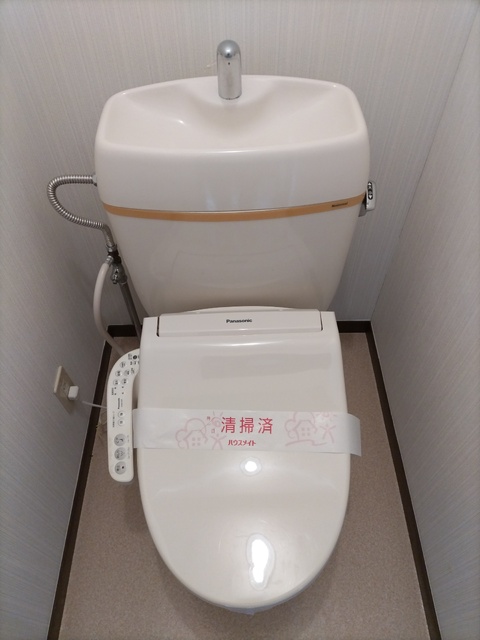 トイレ　★トイレは嬉しい洗浄機能付き便座です♪★