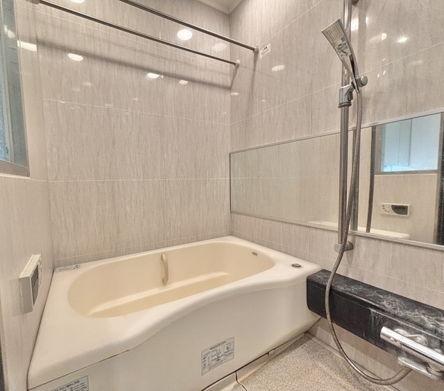 バス・シャワールーム　追焚機能、浴室乾燥機