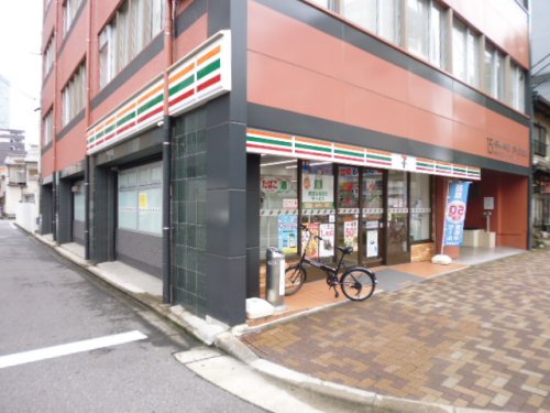 コンビニ　セブン-イレブン 名古屋名駅２丁目東店（コンビニ）まで136m