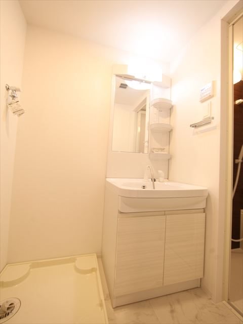 洗面設備　脱衣所　独立洗面台（シャンプードレッサー付）