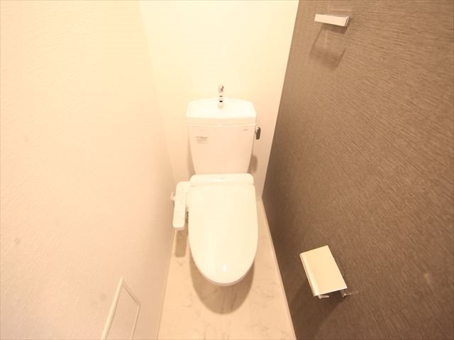 トイレ　温水洗浄便座付トイレ