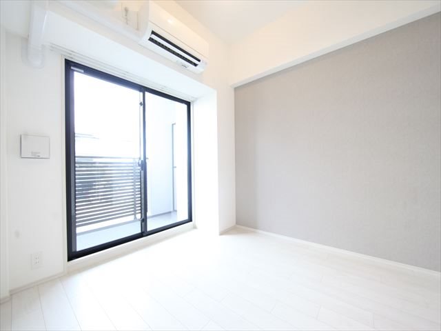 その他部屋・スペース　洋室6.4帖　エアコン完備　バルコニーに面しています