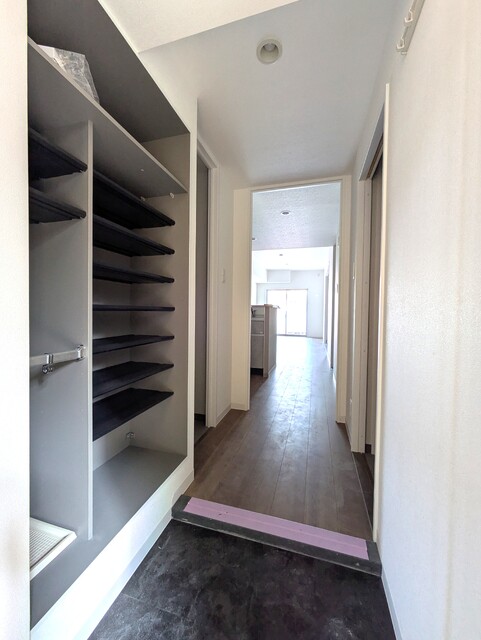 玄関　建築中の２０４号写真