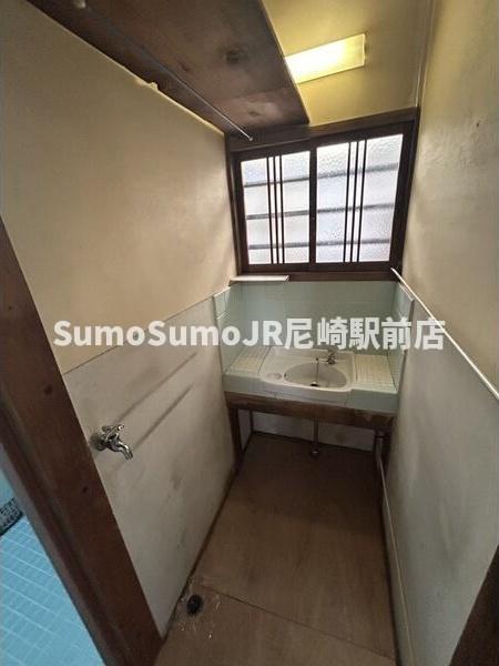 洗面設備　脱衣スペースもあります