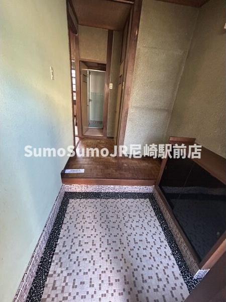 玄関　収納もある玄関です