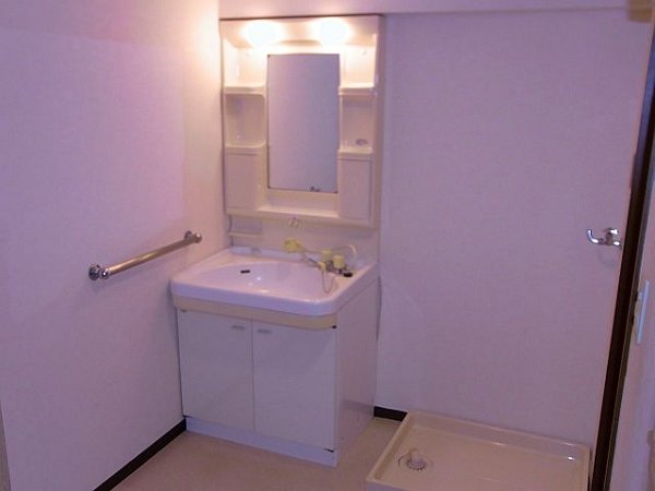 洗面設備　忙しい朝に便利なシャンプードレッサーです。