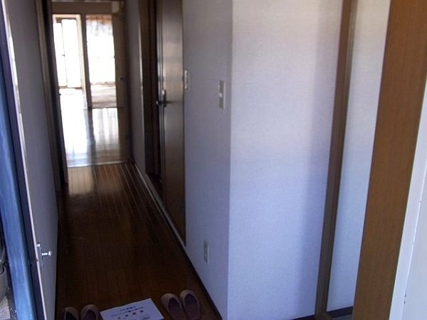 玄関　綺麗な玄関がお出迎えしてくれます。