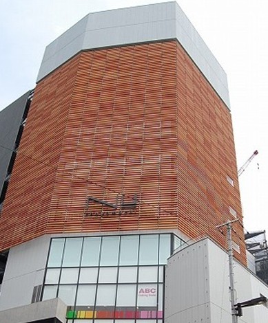 ショッピングセンター　ＮＵ ｃｈａｙａｍａｃｈｉプラス（ショッピングセンター）まで374m