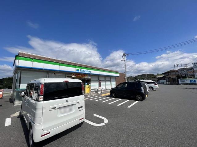コンビニ　ファミリーマート赤磐中島店（コンビニ）まで831m