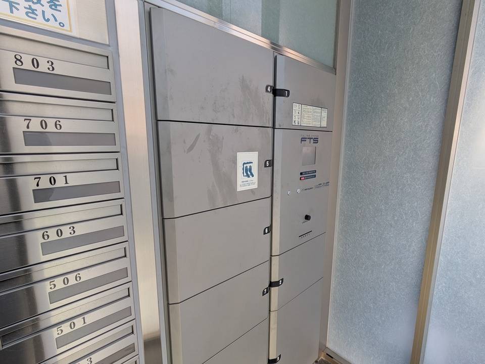 エントランス　宅配ボックス