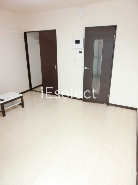 居室・リビング　バルコニーからの洋室