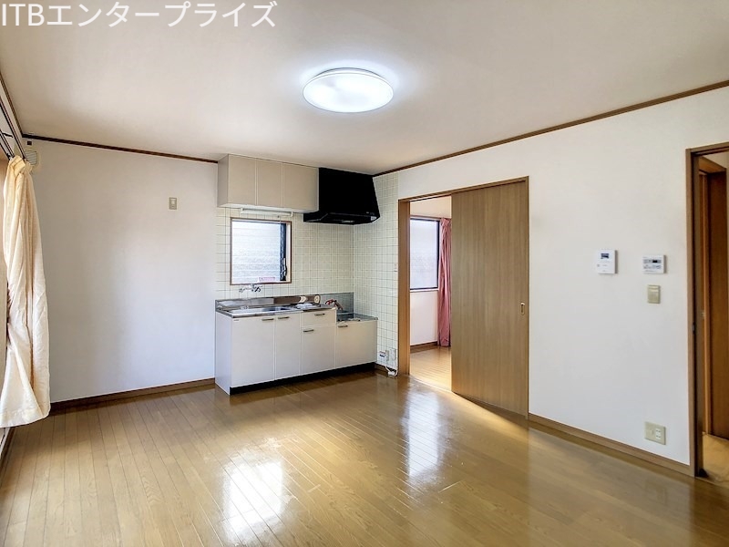 蜆塚ヴィラージュの居間写真