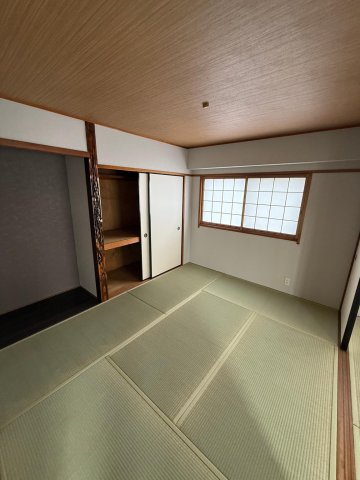 収納　高級感のある床の間付き和室