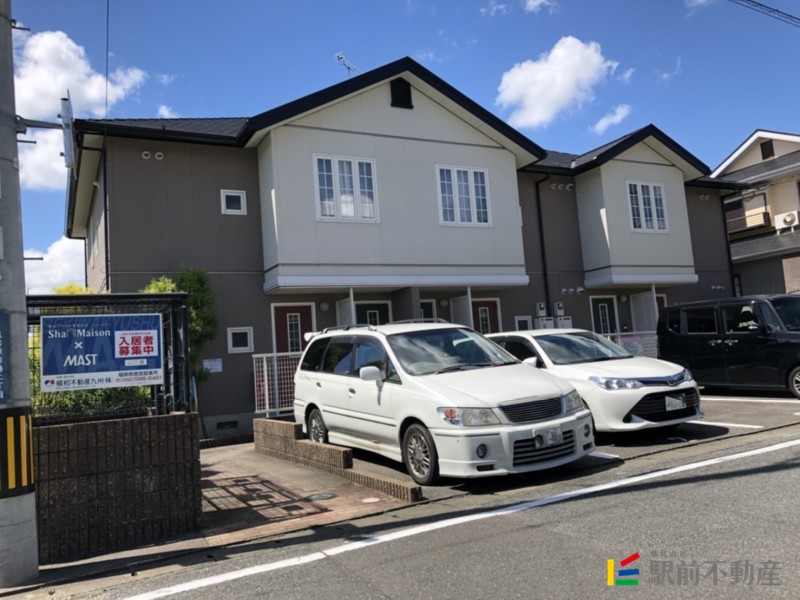 建物外観　２階建ての物件です