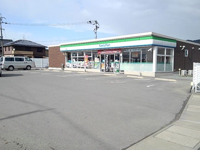 コンビニ　ファミリーマート広川長延店（コンビニ）まで860m