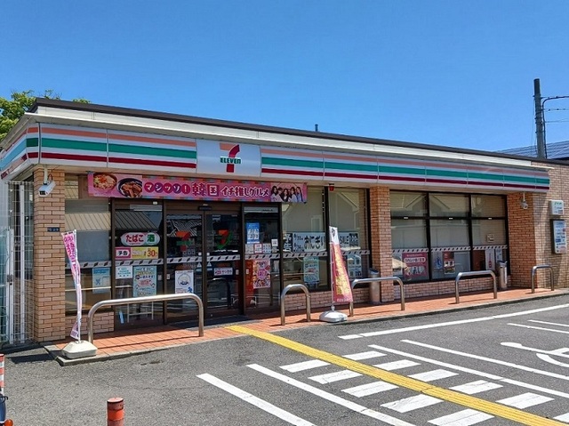 コンビニ　セブンイレブン様（コンビニ）まで270m