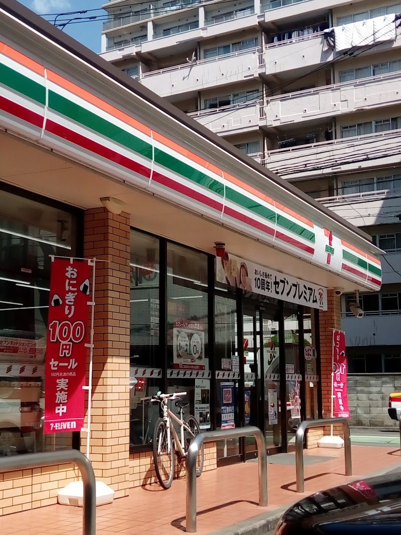 コンビニ　セブンイレブン福岡薬院4丁目店（コンビニ）まで144m