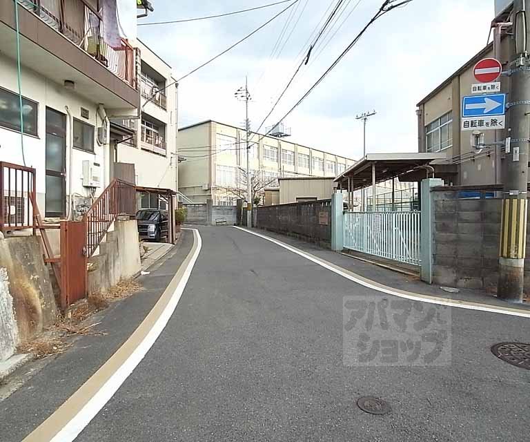 その他　前面道路です。