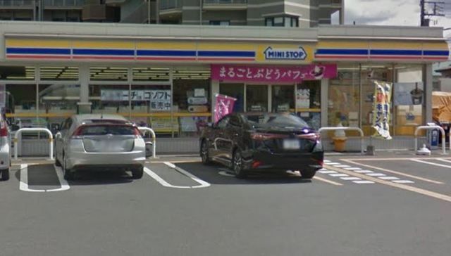 コンビニ　ミニストップさいたま新中里4丁目店（コンビニ）まで526m