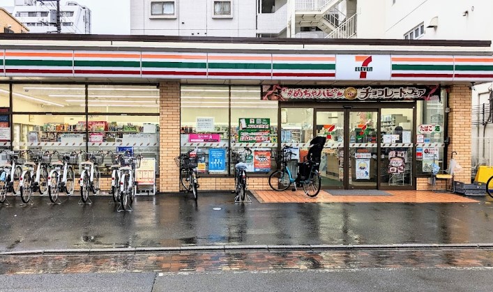 コンビニ　セブンイレブン 足立綾瀬2丁目店（コンビニ）まで382m