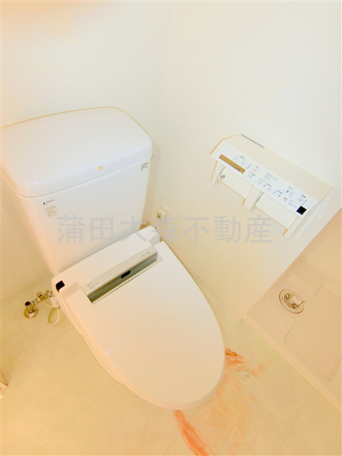 トイレ　温水洗浄便座付きのトイレ