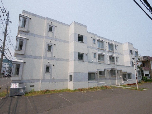建物外観　★内装リフォーム広々室内！★中央区では希少な駐車場有り！