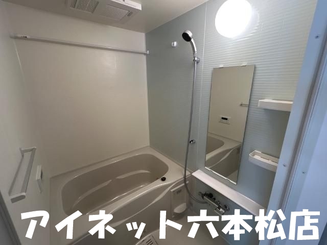 バス・シャワールーム　一日の疲れを癒しましょう。