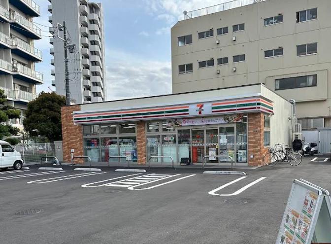 コンビニ　ローソンストア100（コンビニ）まで180m