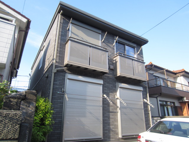 建物外観　閑静な住宅街にあるお部屋です。南向き、日当たり良好です。