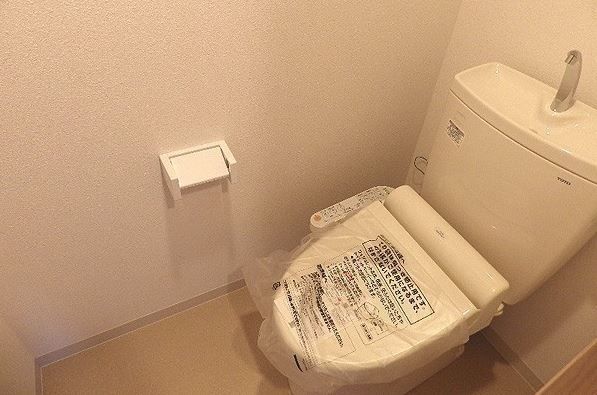 小田急線 経堂駅 徒歩10分 8階建 築12年のトイレ写真