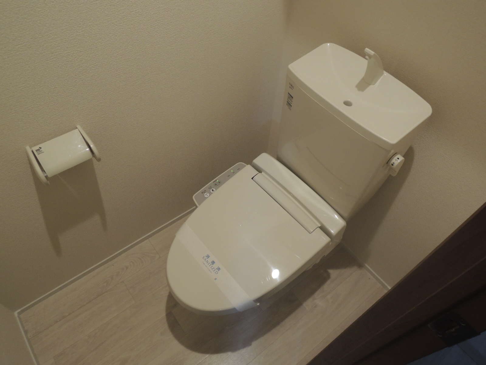 トイレ　温水洗浄機能付き