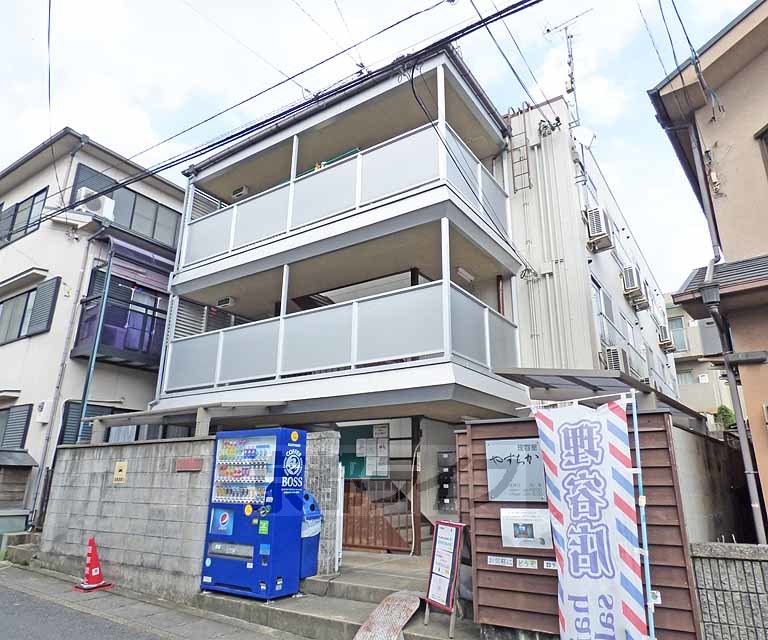 松本マンションの建物外観